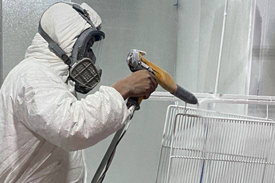 Aplicación de pintura en cabina